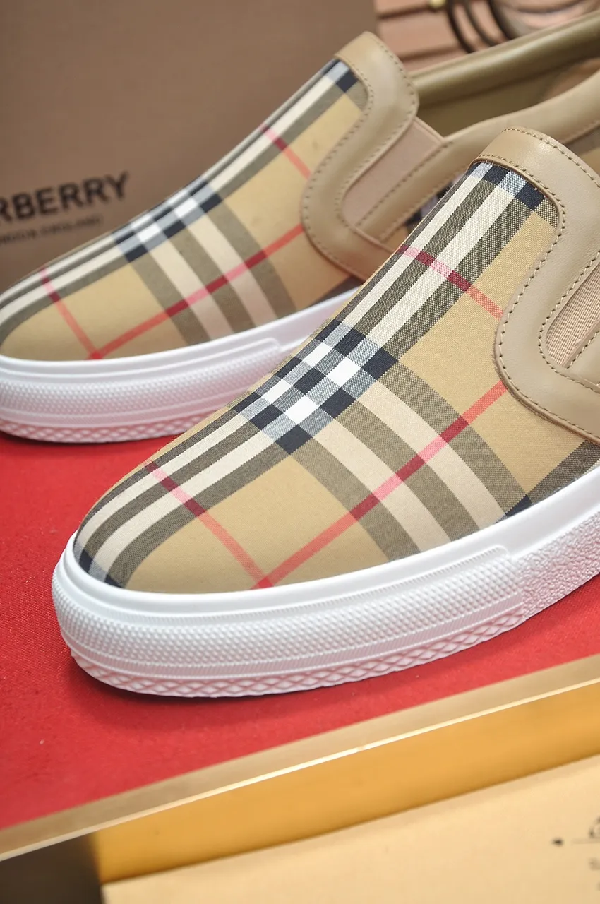 Men's shoes💰480💶[Burberry] (cowhide lining) classic low-top sneakers｜Imported cowhide with classic plaid fabric｜Cow leather lining｜Original outsole｜Fine workmanship and comfortable to wear Size: 38-44 (customized at 45)
